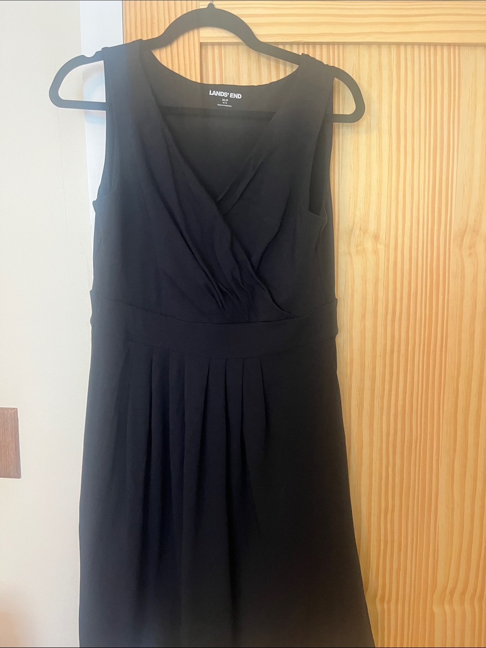 Lands' End Black Sleeveless V-Neck Pleated A-Line Dress